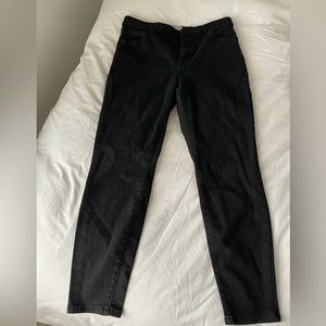 Everlane Curvy High-Rise Skinny Jeans in black, size 33R